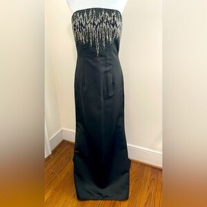 Formal/Prom dress - slim fit w/short train- Sz 8